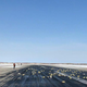 Ilustración para el artículo titulado La compuerta de un avión ruso se rompe al despegar y caen al vacío casi 400 millones de dólares en oro